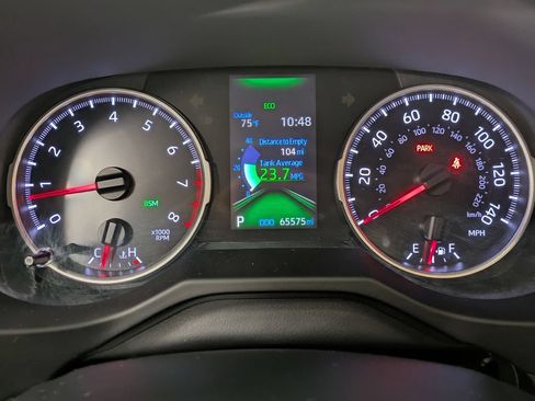 Used 2020 Toyota RAV4 XLE w/ Convenience Package AWD/4WD image 16