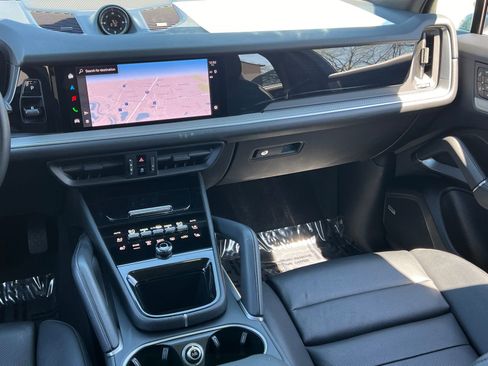 Certified 2024 Porsche Cayenne image 26