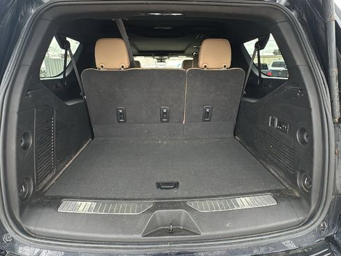 Used 2023 Chevrolet Suburban Premier w/ Premium Package 2 AWD/4WD image 25