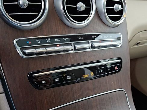 Used 2022 Mercedes-Benz GLC 300 4MATIC image 16