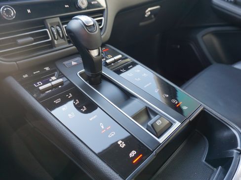 Certified 2022 Porsche Macan S AWD/4WD image 6