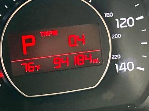 Used 2016 Kia Soul + image 17