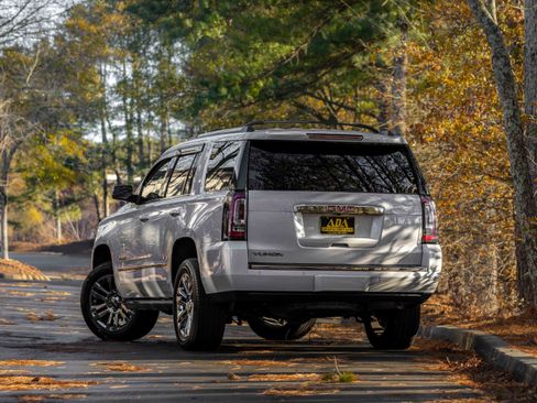 Used 2018 GMC Yukon Denali w/ Denali Ultimate Package image 3