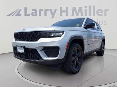 Used 2022 Jeep Grand Cherokee Altitude AWD/4WD image 1