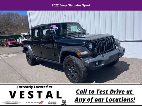 Used 2022 Jeep Gladiator Sport image 2
