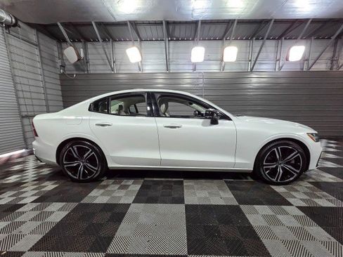 Used 2022 Volvo S60 T8 R-Design Expression w/ Advanced Package image 9