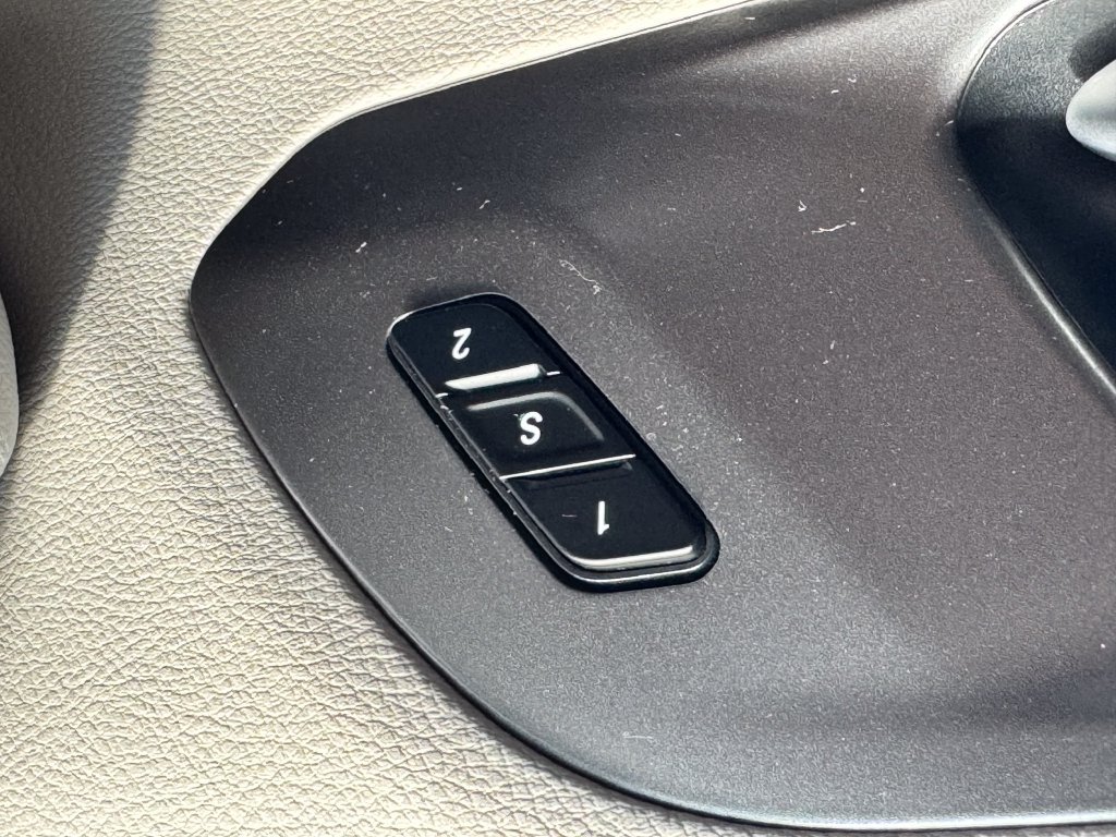 Used 2024 Chrysler Pacifica Touring-L FWD image 28