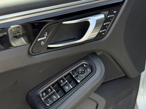 Used 2019 Porsche Macan image 23