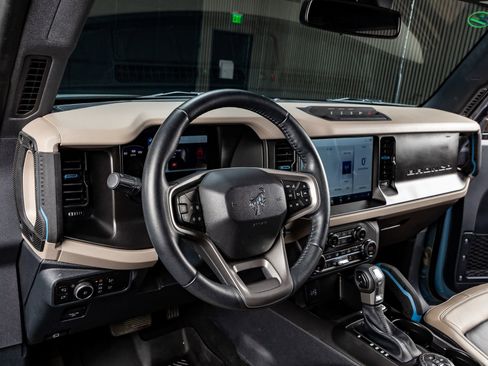 Used 2023 Ford Bronco Wildtrak image 17