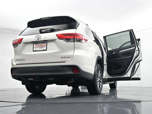 Used 2019 Toyota Highlander XLE AWD/4WD image 44