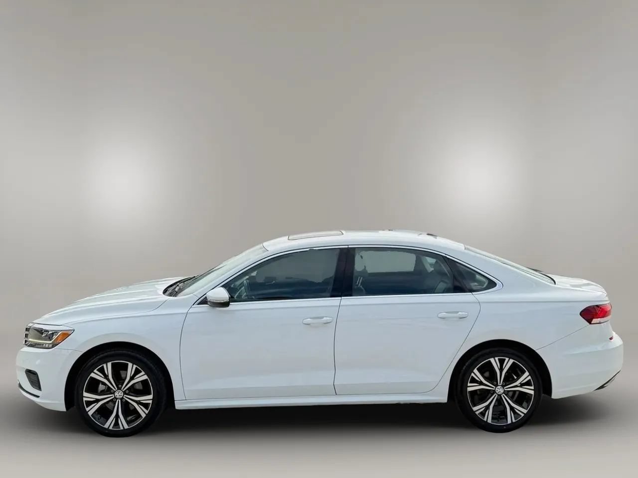 Used 2022 Volkswagen Passat 2.0T SE FWD image 5