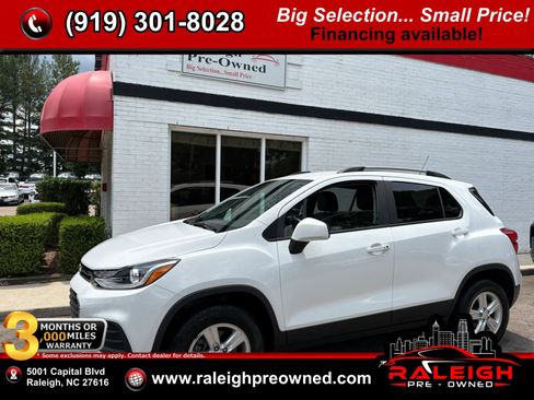 Used 2021 Chevrolet Trax LT w/ Premium Seat Package AWD/4WD image 1