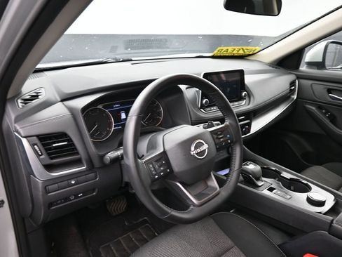 Used 2025 Nissan Rogue SV AWD/4WD image 18