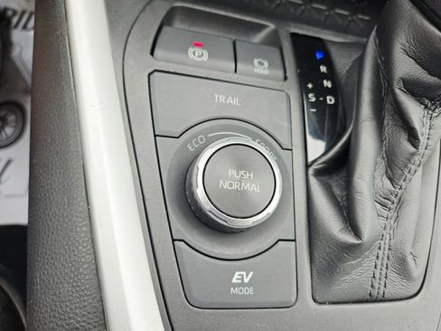 Used 2021 Toyota RAV4 XLE w/ Convenience Package AWD/4WD image 30