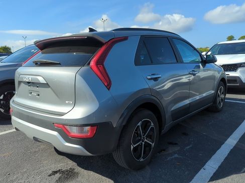 Certified 2023 Kia Niro EX image 9