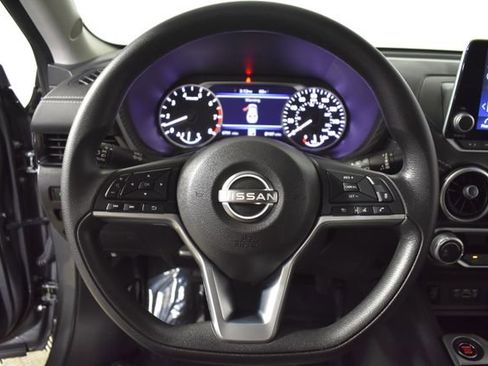 Used 2025 Nissan Sentra SV FWD image 17