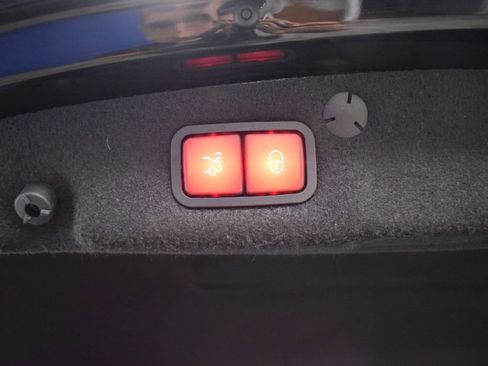 Used 2021 Mercedes-Benz C 300 4MATIC Sedan w/ Premium Package image 16