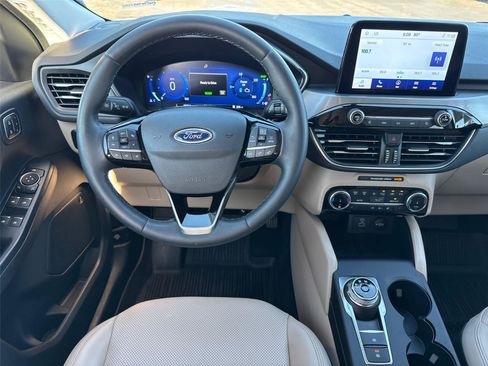 Used 2022 Ford Escape Titanium FWD image 22