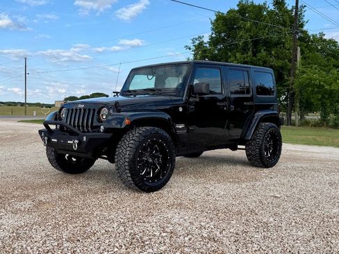 Used 2015 Jeep Wrangler Unlimited Sahara w/ Max Tow Package AWD/4WD image 2