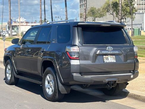 Used 2018 Toyota 4Runner SR5 image 3