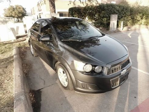 Used 2015 Chevrolet Sonic LT image 3