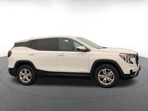 Used 2024 GMC Terrain SLE FWD image 16