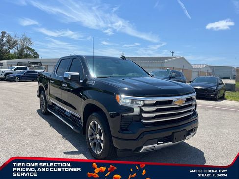 Used 2022 Chevrolet Silverado 1500 High Country w/ Z71 Off-Road Package AWD/4WD image 3