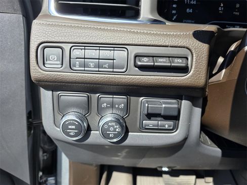 Used 2024 GMC Yukon Denali w/ Denali Reserve Package image 14