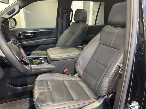 Used 2025 Chevrolet Tahoe RST w/ Comfort Package RWD image 18