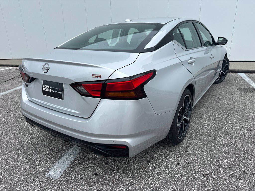 Used 2024 Nissan Altima 2.5 SR FWD image 7