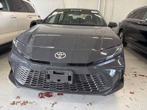 Used 2025 Toyota Camry SE image 2