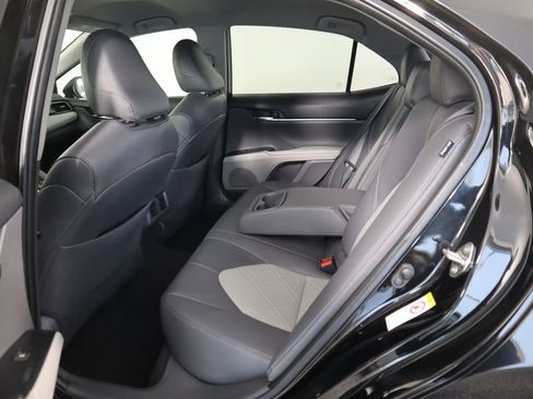 Used 2019 Toyota Camry XLE image 21