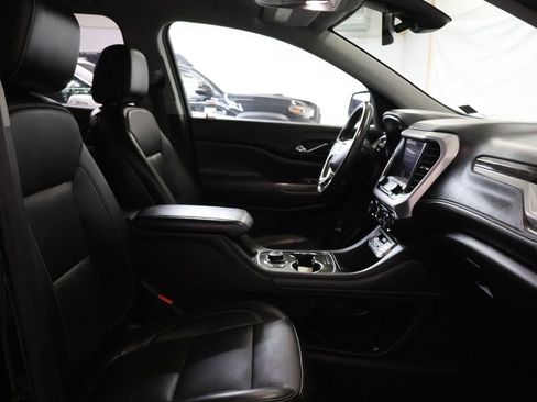 Used 2021 GMC Acadia SLT w/ Elevation Edition image 10