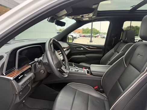 Used 2024 Cadillac Escalade Premium Luxury w/ LPO, Floor Liner Package AWD/4WD image 9