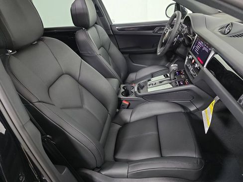 Certified 2026 Porsche Macan AWD/4WD image 27