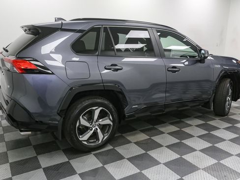 Used 2023 Toyota RAV4 SE image 8