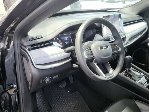 Used 2025 Jeep Compass Latitude w/ Sun & Sound Group AWD/4WD image 2