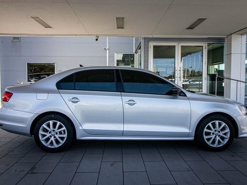 Used 2015 Volkswagen Jetta SE image 3