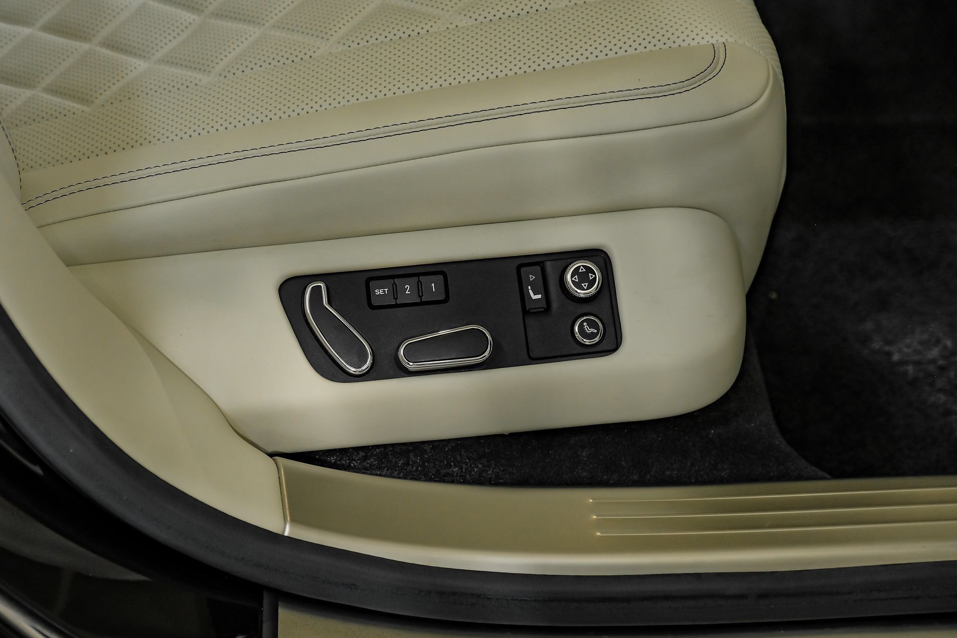 Used 2018 Bentley Flying Spur W12 AWD/4WD image 42