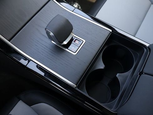 New 2026 Land Rover Range Rover Velar Dynamic SE image 26