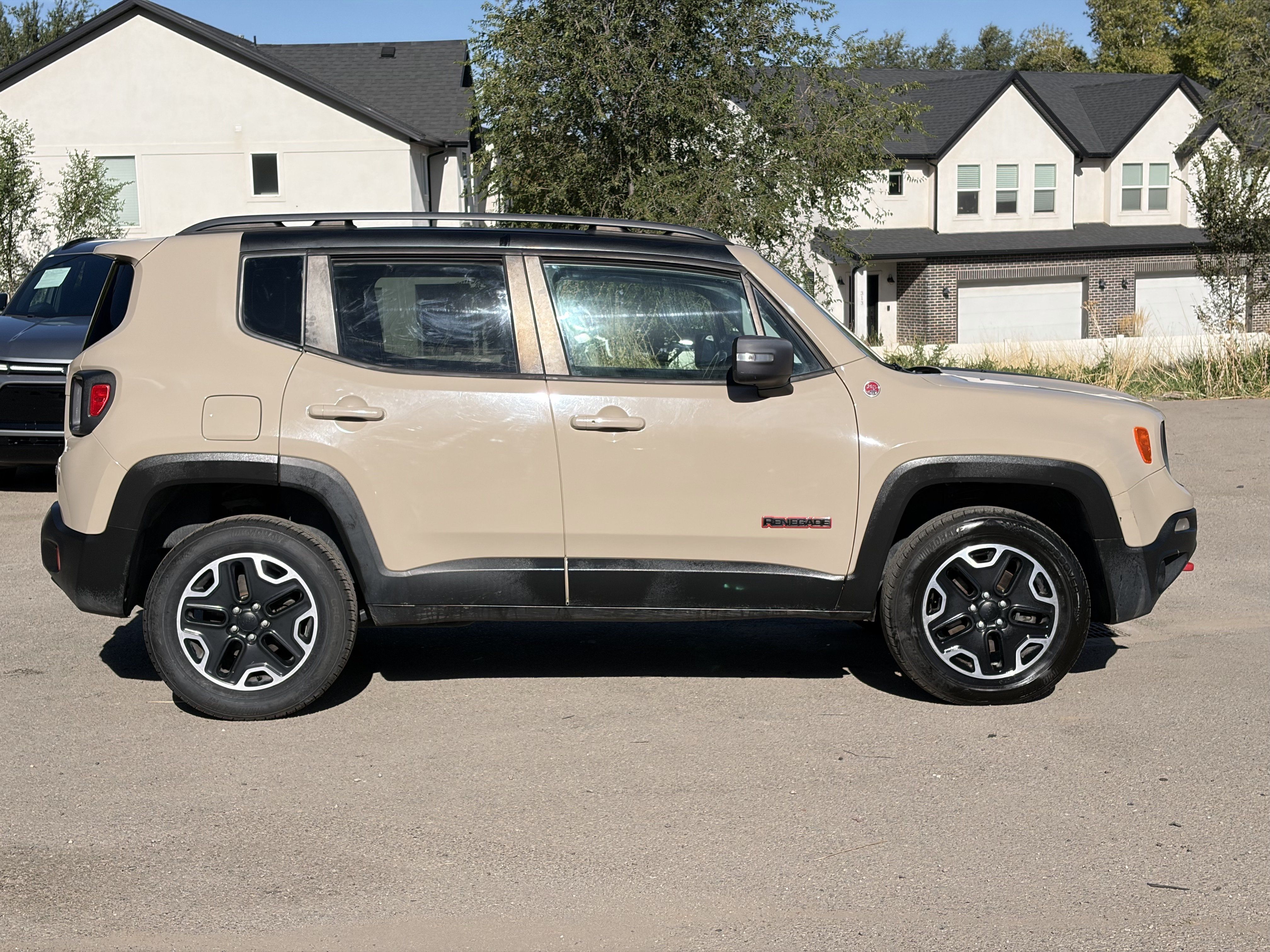 Used 2016 Jeep Renegade Trailhawk w/ Premium Trailhawk Package AWD/4WD image 7