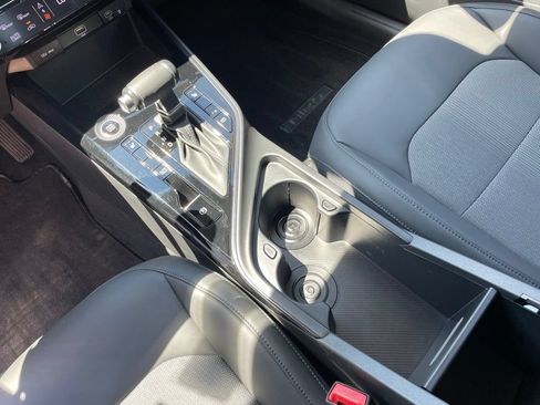 Used 2023 Kia Niro EX FWD image 9