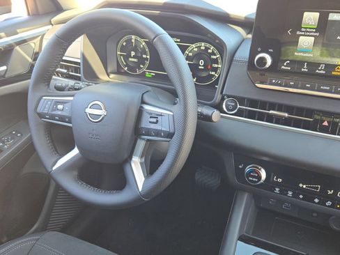Used 2026 Nissan Rogue SL w/ Family Package AWD/4WD image 6