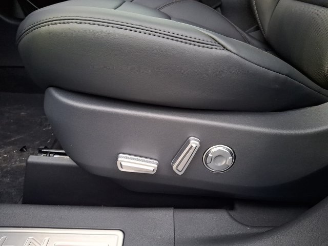 New 2026 Lincoln Nautilus Premier AWD/4WD image 12