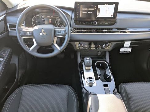 New 2025 Mitsubishi Outlander ES FWD image 15