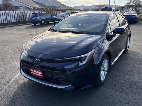 Certified 2025 Toyota Corolla XLE image 1