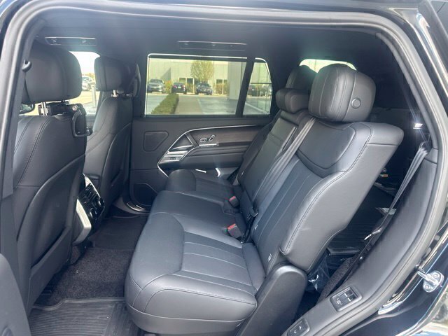 Used 2026 Land Rover Range Rover Long Wheelbase SE AWD/4WD image 10