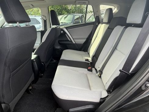 Used 2016 Toyota RAV4 XLE w/ Convenience Package FWD image 12
