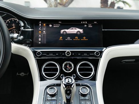 Used 2024 Bentley Continental GT image 34
