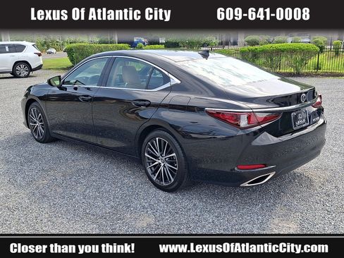 Certified 2024 Lexus ES 350 w/ Premium Package FWD image 4